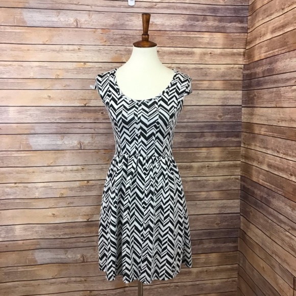 Rue21 Dresses & Skirts - Rue21 Skater Mini Dress Chevron Print Size M NWT